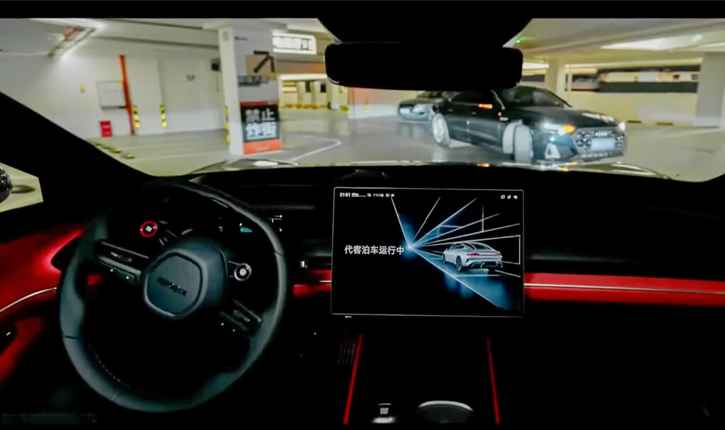 China frena la publicidad engañosa de los coches autónomos: adiós a los «pilotos automáticos» que no lo son