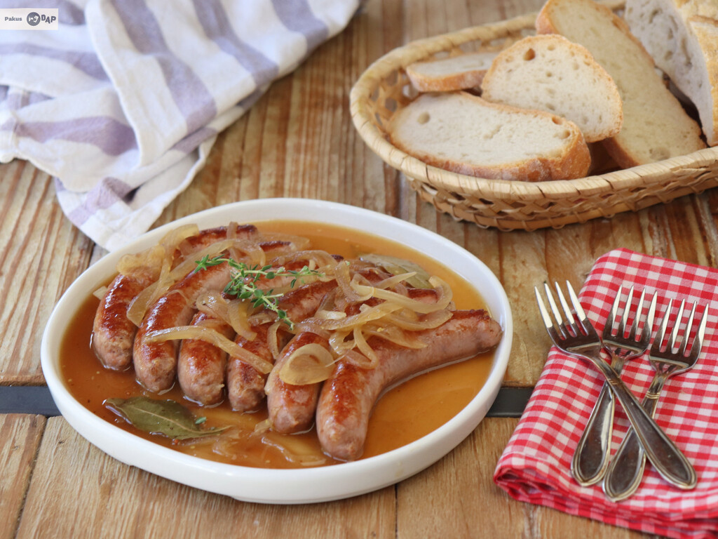 Salchichas a la cerveza: el plato que resuelve la cena en menos de media hora